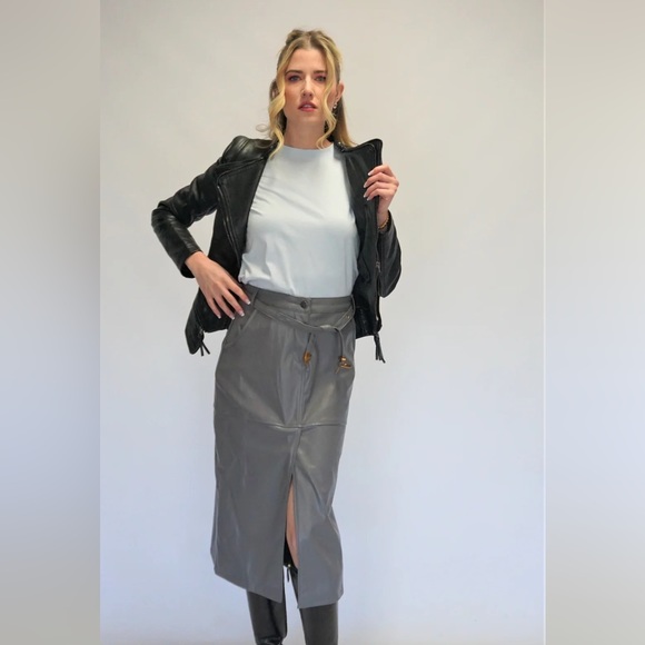 NWT Vegan Leather Skirt w. Belt - Picture 4 of 4